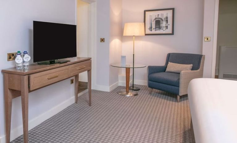 King room with TV at DoubleTree By Hilton Oxford Belfry.