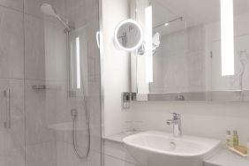 Guest bathroom with shower at DoubleTree By Hilton Oxford Belfry.