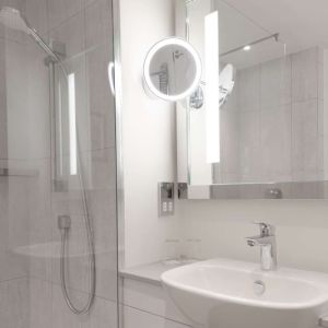 Guest bathroom with shower at DoubleTree By Hilton Oxford Belfry.