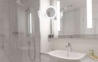 Guest bathroom with shower at DoubleTree By Hilton Oxford Belfry.