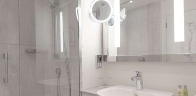 Guest bathroom with shower at DoubleTree By Hilton Oxford Belfry.