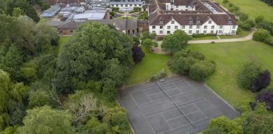 Tennis court at DoubleTree By Hilton Oxford Belfry.