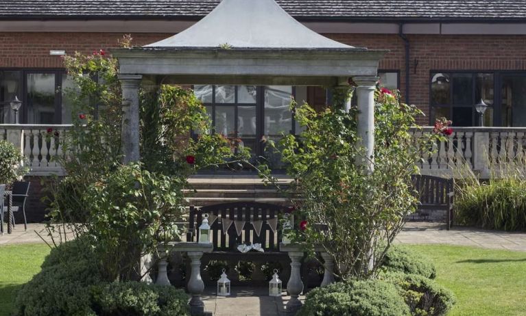 Outdoor courtyard at DoubleTree By Hilton Oxford Belfry.