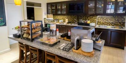 Dining and breakfast area at Hilton Garden Inn Kennett Square.