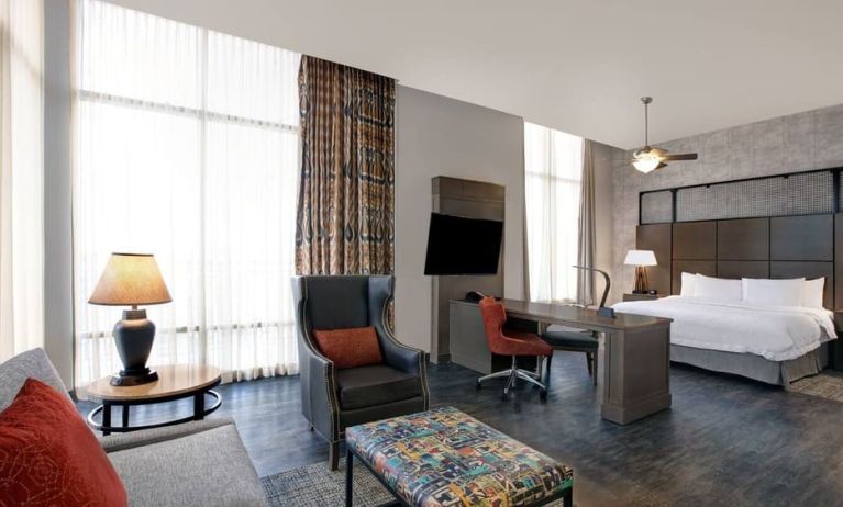 Day use room with natural light at Hampton Inn & Suites Austin @ The UniversityCapitol.