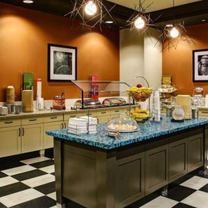 Dining room at Hampton Inn & Suites Austin @ The UniversityCapitol.