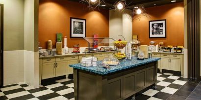 Dining room at Hampton Inn & Suites Austin @ The UniversityCapitol.