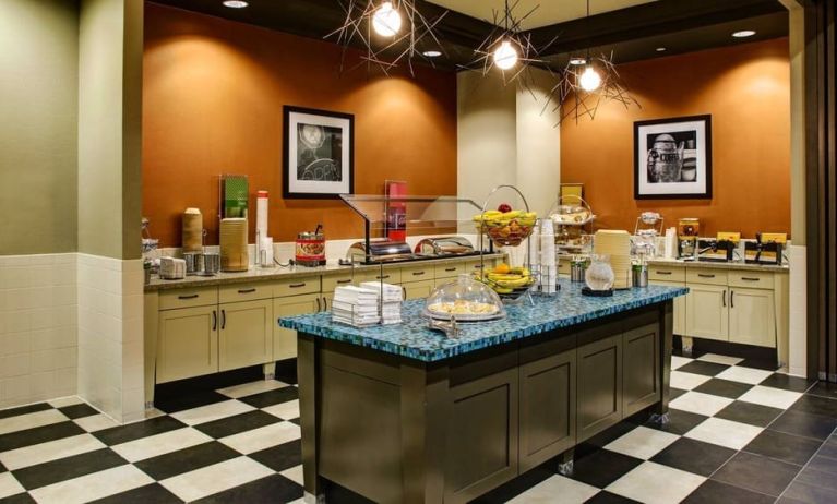 Dining room at Hampton Inn & Suites Austin @ The UniversityCapitol.