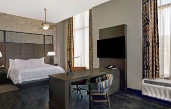 Day use room with TV at Hampton Inn & Suites Austin @ The UniversityCapitol.