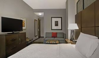 King room with TV at Hampton Inn & Suites Austin @ The UniversityCapitol.