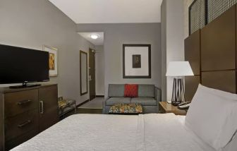 King room with TV at Hampton Inn & Suites Austin @ The UniversityCapitol.