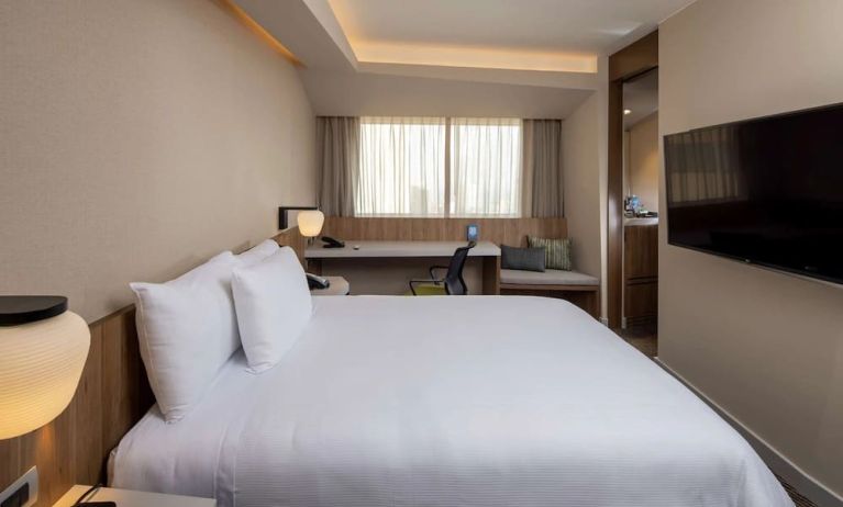 Day use room with natural light at Hilton Garden Inn Lima Miraflores.