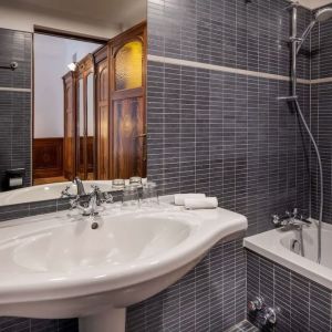 Guest bathroom at DoubleTree By Hilton Brussels City.