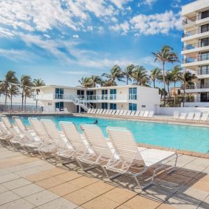 Outdoor pool and palm trees at New Point Miami.