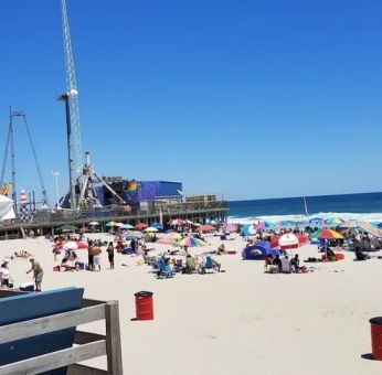 Beach nearby at Bay Breeze Motel.