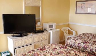 Day room with TV at Bay Breeze Motel.