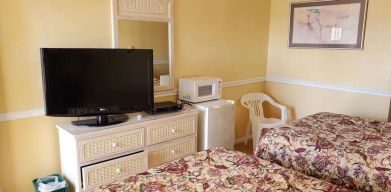 Day room with TV at Bay Breeze Motel.