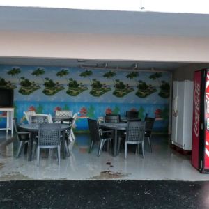 Snack bar and eating area at Bay Breeze Motel.