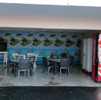 Snack bar and eating area at Bay Breeze Motel.