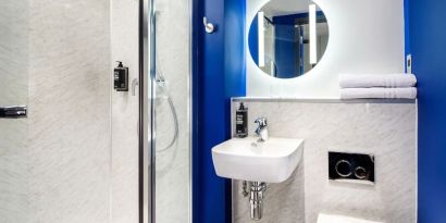 Private bathroom with shower at Ibis Budget Manchester Airport.