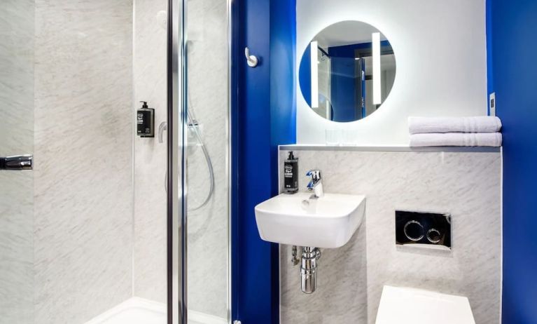 Private bathroom with shower at Ibis Budget Manchester Airport.