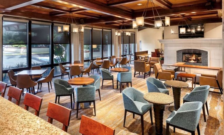 Bar and lounge area at DoubleTree By Hilton Ontario Airport.