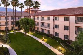 Hotel garden at DoubleTree By Hilton Ontario Airport.