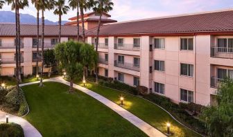 Hotel garden at DoubleTree By Hilton Ontario Airport.