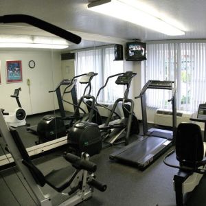 Fitness center at Uptown Oasis San Jose Airport.