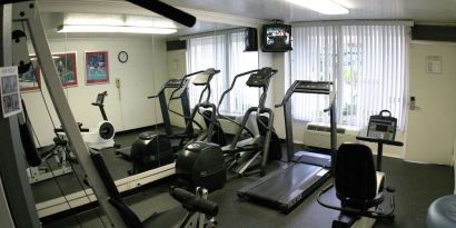 Fitness center at Uptown Oasis San Jose Airport.