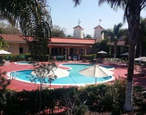 Pool area at Uptown Oasis San Jose Airport.