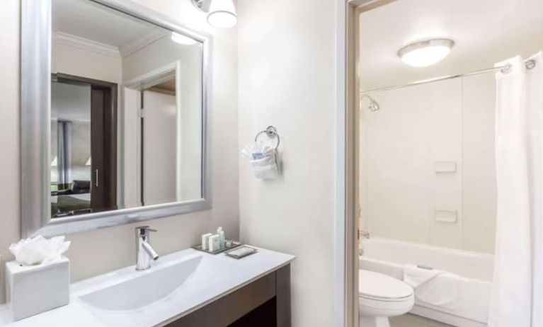 Guest bathroom with shower at Uptown Oasis San Jose Airport.