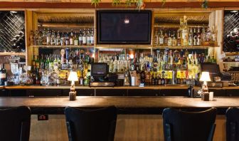 Bar and coworking space at Uptown Oasis San Jose Airport.