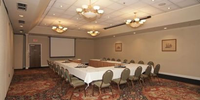 Conference center at Uptown Oasis San Jose Airport.