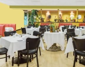 Dining room at Uptown Oasis San Jose Airport.