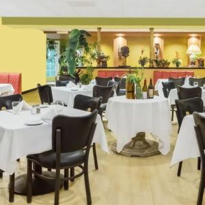 Dining room at Uptown Oasis San Jose Airport.