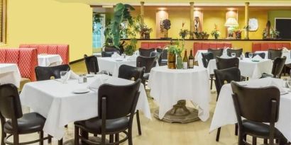 Dining room at Uptown Oasis San Jose Airport.