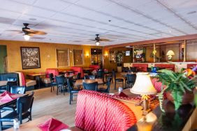 Lounge area at Uptown Oasis San Jose Airport.