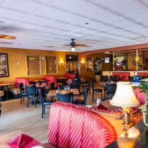 Lounge area at Uptown Oasis San Jose Airport.