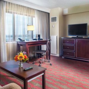 Spacious king room with lounge area at Laguardia Plaza Hotel.