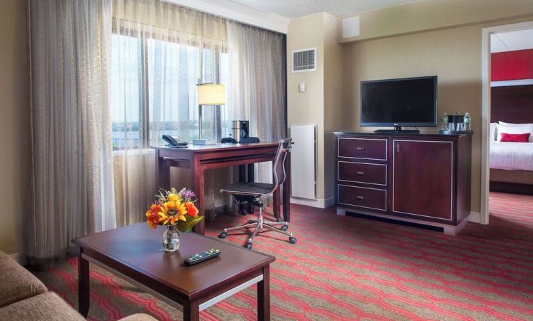 Spacious king room with lounge area at Laguardia Plaza Hotel.