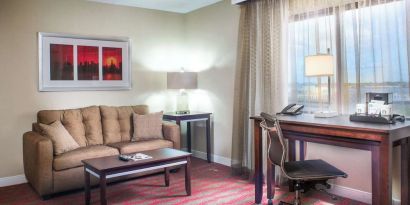 King room with lounge and work desk at Laguardia Plaza Hotel.