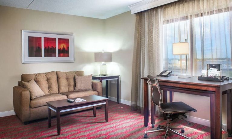 King room with lounge and work desk at Laguardia Plaza Hotel.