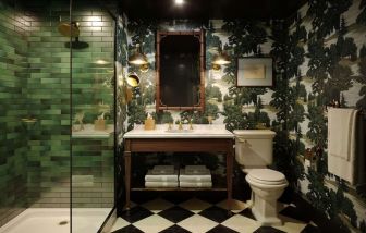 Guest bathroom with shower at Graduate By Hilton Princeton.