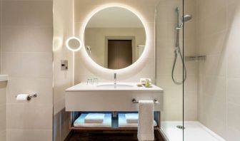 Guest bathroom with shower at Hilton Aberdeen TECA.