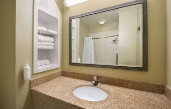 Guest bathroom with shower at Hotel Marguerite.