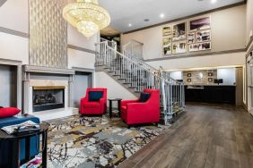 Hotel entrance and lobby at Comfort Inn & Suites Nashville Near Tanger Outlets.