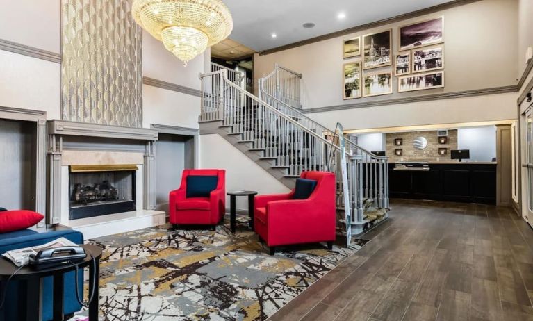 Hotel entrance and lobby at Comfort Inn & Suites Nashville Near Tanger Outlets.