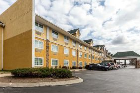 Parking available at Comfort Inn & Suites Nashville Near Tanger Outlets.