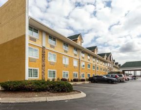 Parking available at Comfort Inn & Suites Nashville Near Tanger Outlets.